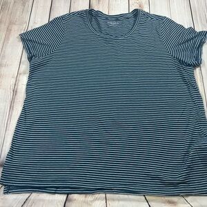 Eddie Bauer White and Blue Short Sleeve Relaxed T-Shirt. Size XXL